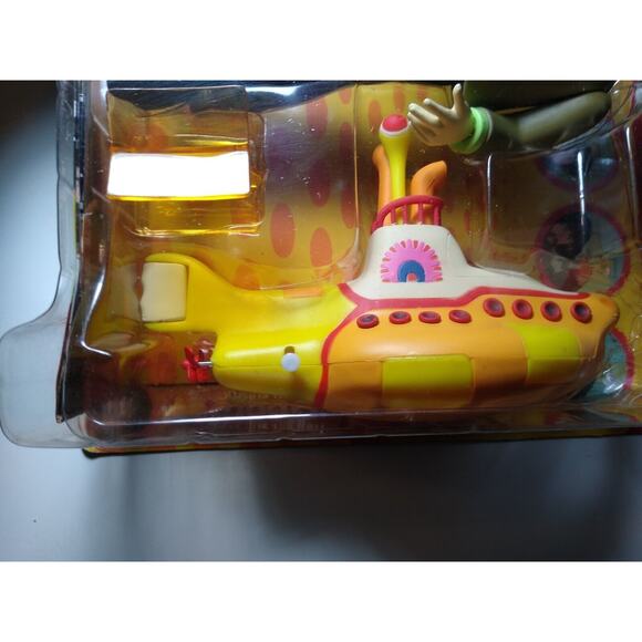The Beatles Yellow Submarine George Harrison Action Figure 1999 & Sub Mod Groovy - Picture 4 of 9